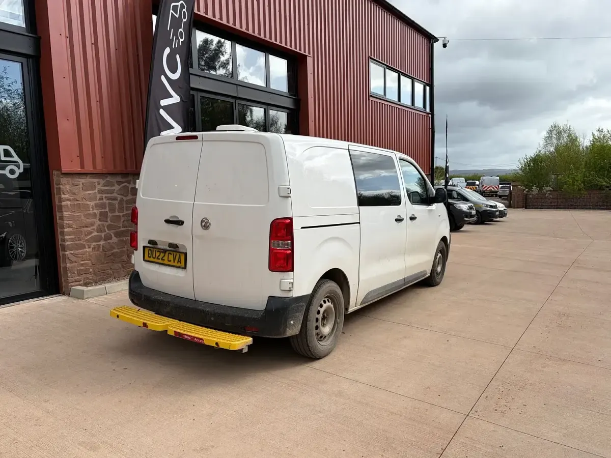 Used Vauxhall Vivaro 145 HP (106 kW) 2022 White MPV