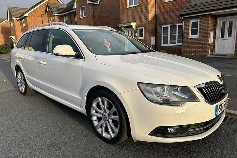 White Used 2015 Skoda Superb Business Line Estate | £5,495 (Good price) - Image 1/1