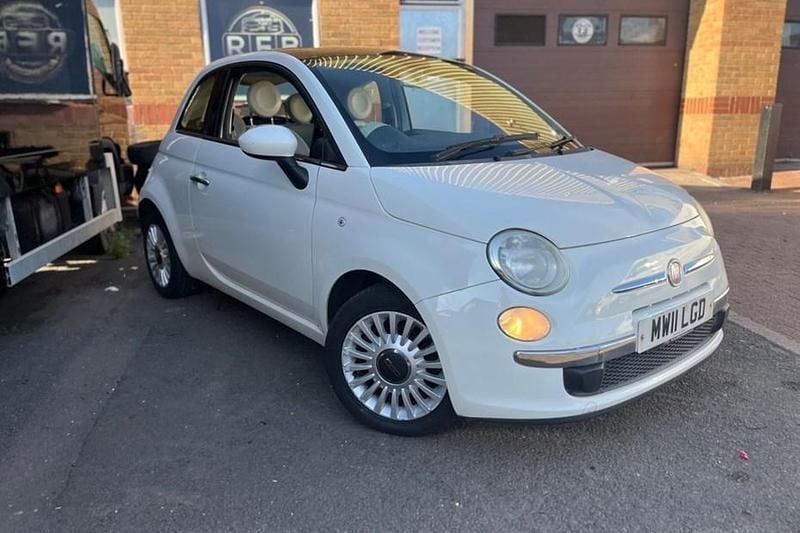 White Used 2011 Fiat 500 Lounge Hatchback | £3,495 (Fair price) - Image 1/1