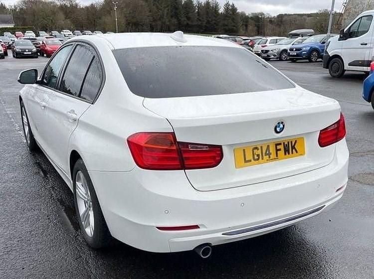Used BMW 318 Sport Line 2014 White Sedan