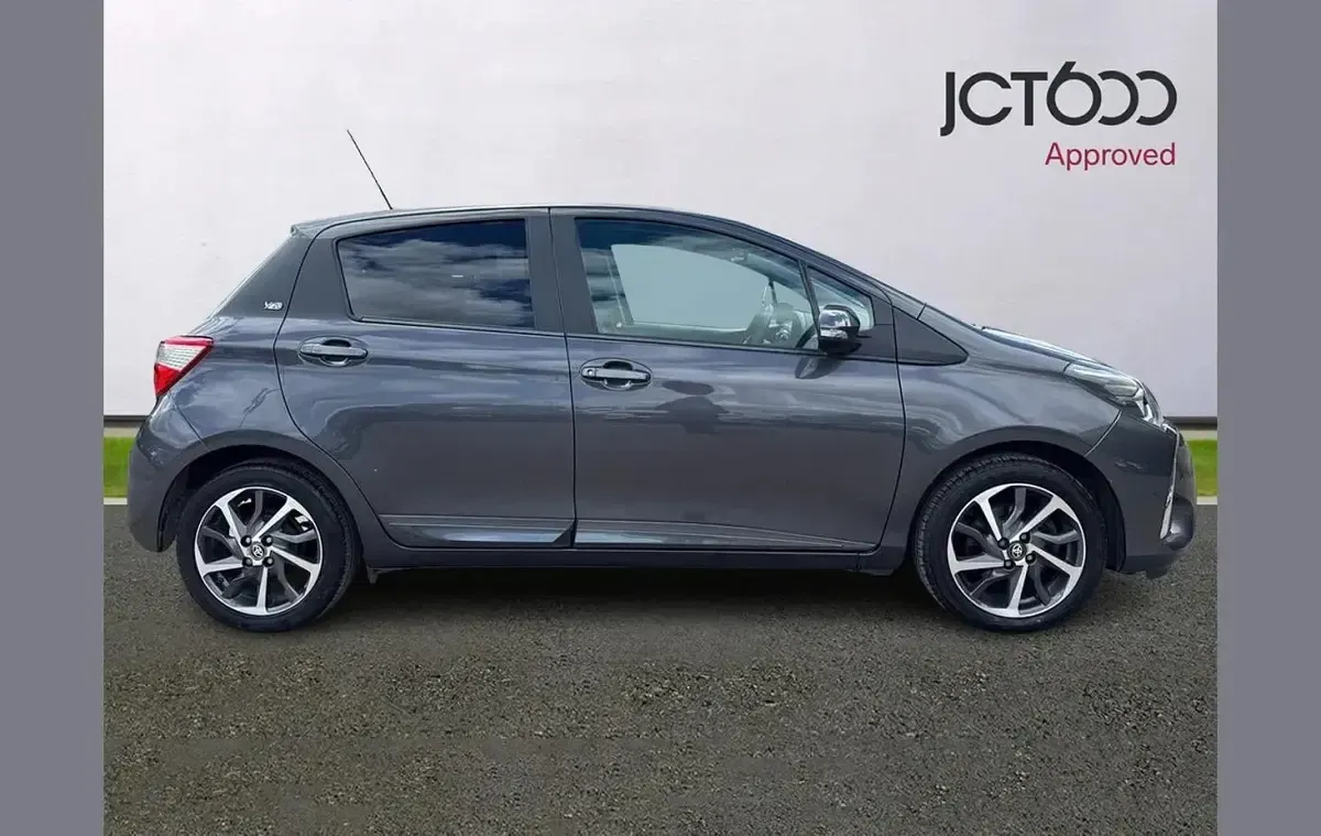 Używany Toyota Yaris 109 KM (80 kW) 2020 Szary Hatchback