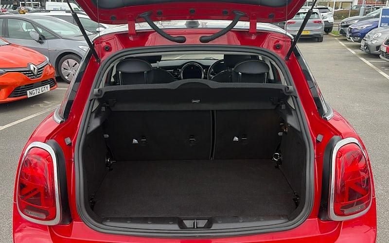 Used Mini Cooper Classic 136 HP (100 kW) 2021 Red Hatchback