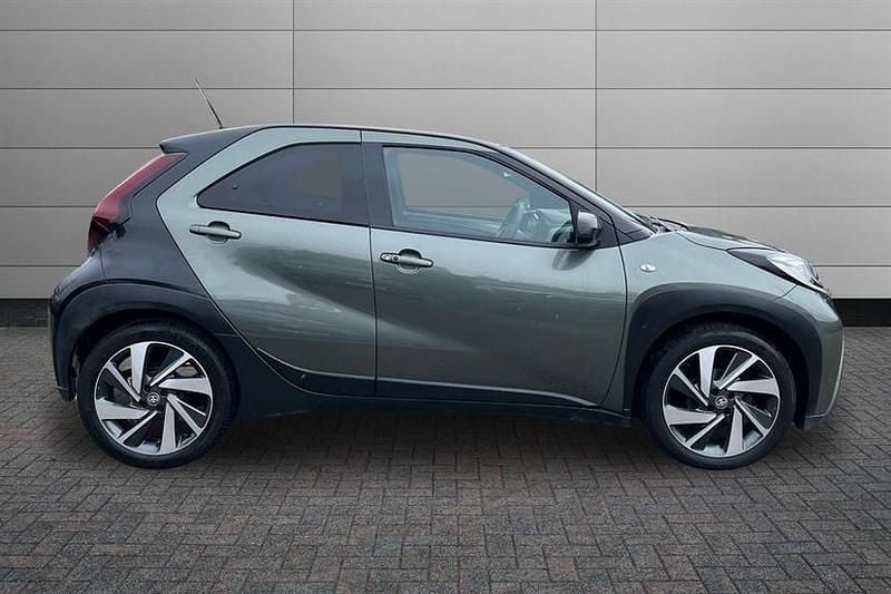 Used Toyota Aygo X 72 HP (52 kW) 2023 Cardamom green with black SUV