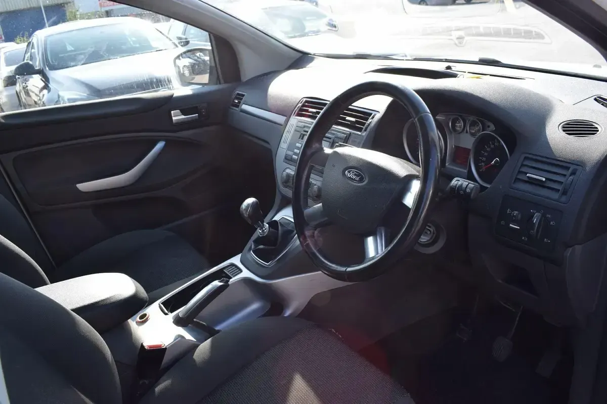 Used Ford Kuga Zetec 140 HP (102 kW) 2013 White SUV
