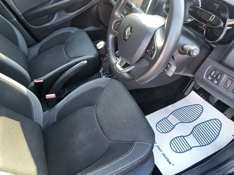 Used Renault Clio Iconic 90 HP (66 kW) 2018 Black Hatchback