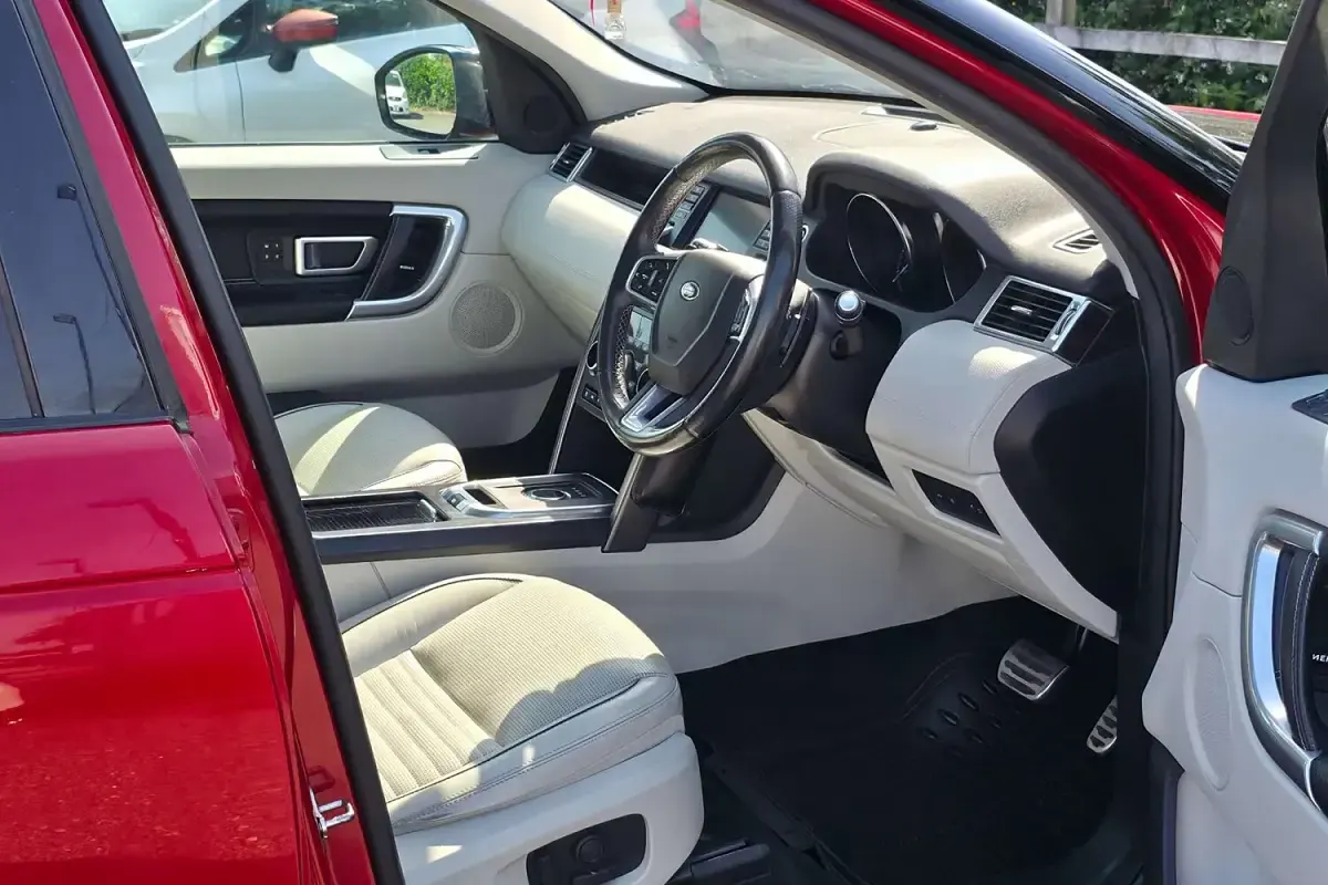 Used Land Rover Discovery Sport HSE Dynamic 180 HP (132 kW) 2018 Red SUV