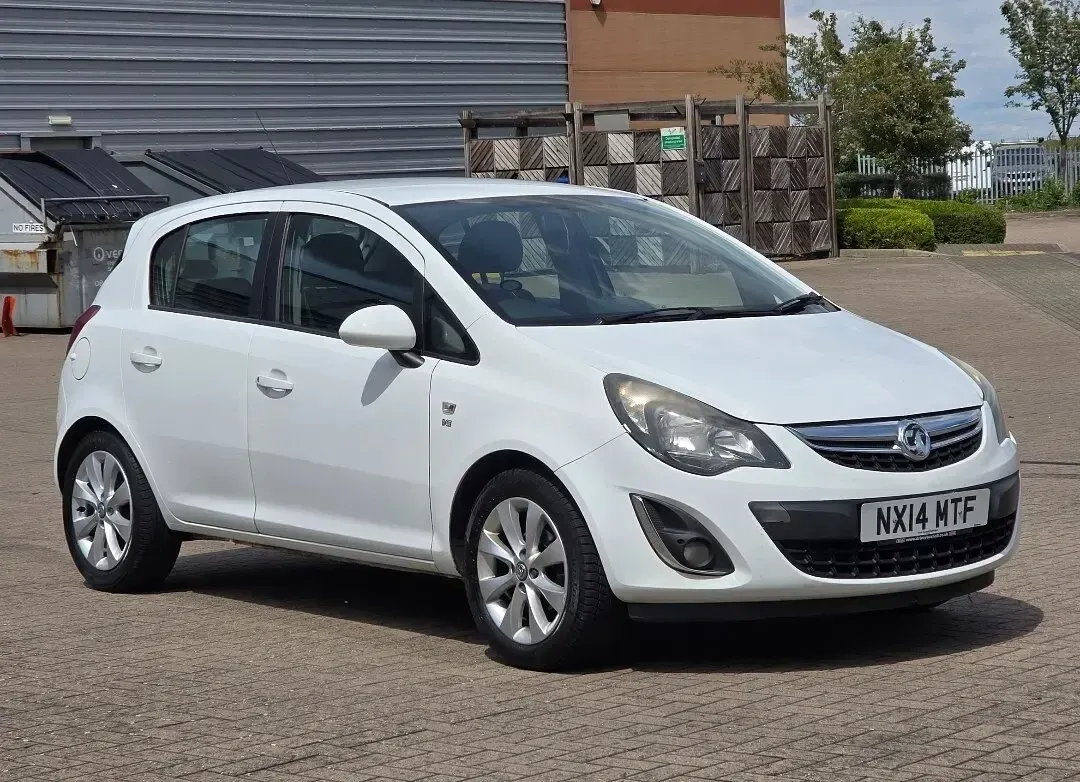 Used Vauxhall Corsa Design Edition 2014 White Hatchback