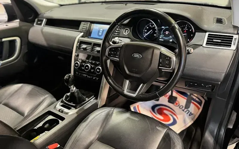 Used Land Rover Discovery 5 SE 179 HP (131 kW) 2019 SUV