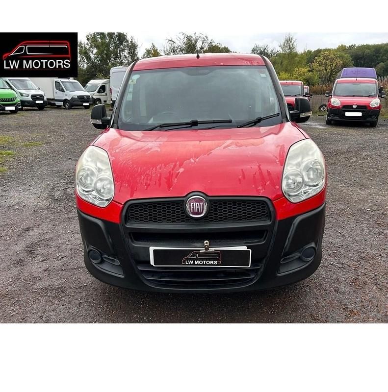 Used Fiat Doblò 2013 Red MPV