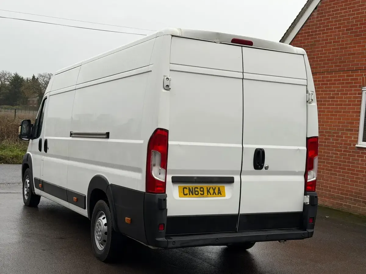 Used Citroën Relay 140 HP (102 kW) 2019 White Van