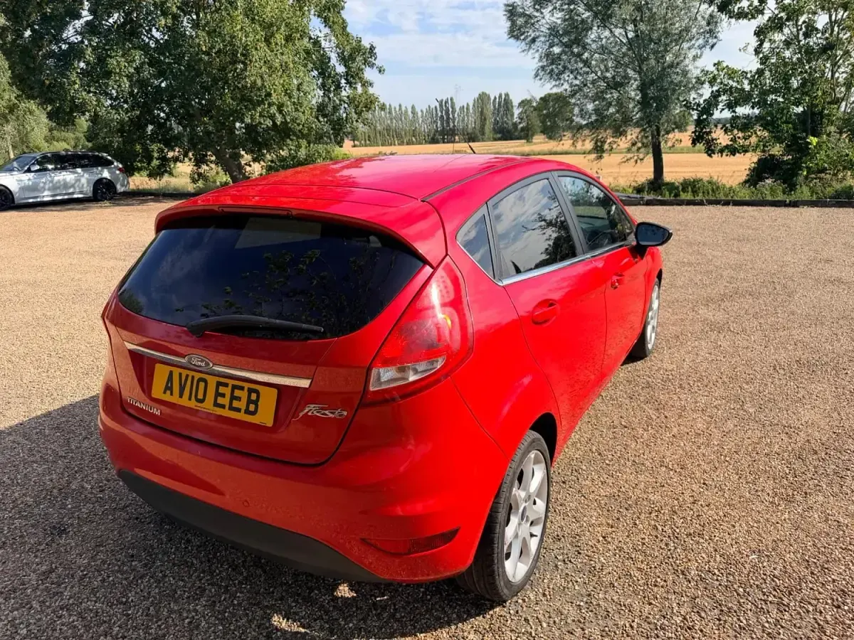 Used Ford Fiesta Titanium 96 HP (70 kW) 2010 Red Hatchback