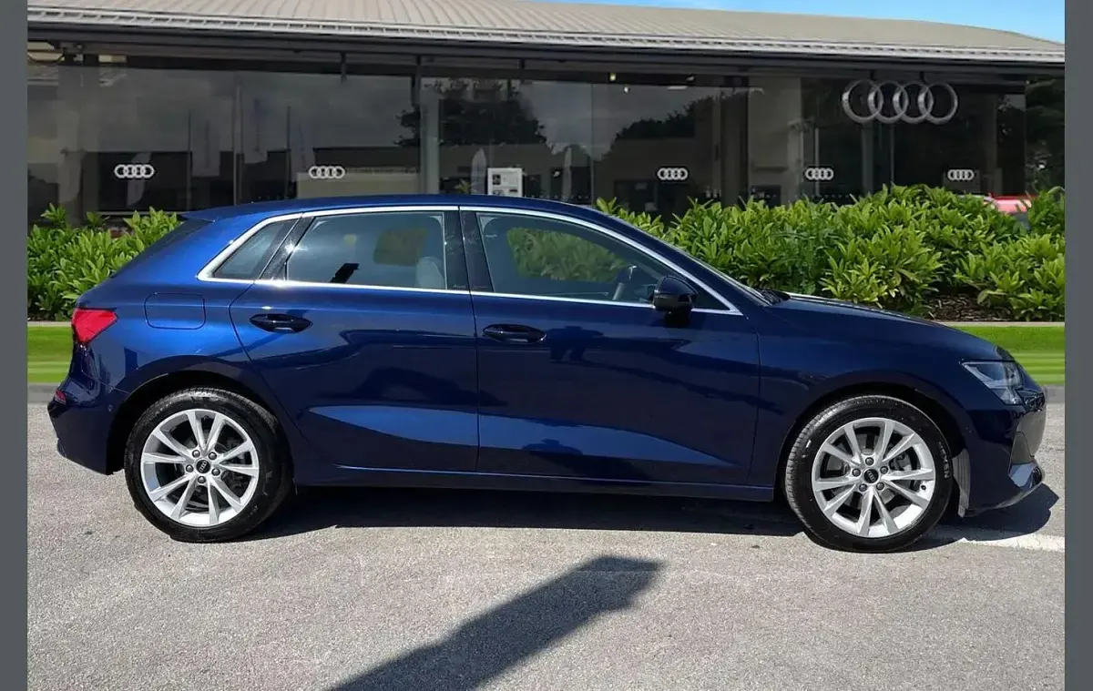 Begagnad Audi A3 e-tron Sport 204 HK (150 kW) 2025 Blå Halvkombi