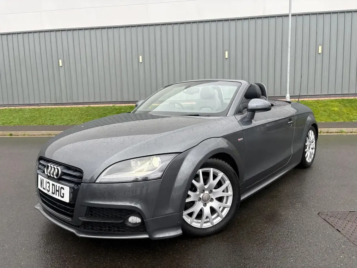 Begagnad Audi TT Roadster Black Edition 170 HK (125 kW) 2013 Grå Cab