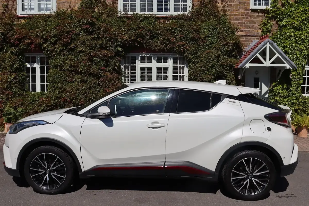 Used Toyota C-HR 116 HP (85 kW) 2018 White SUV