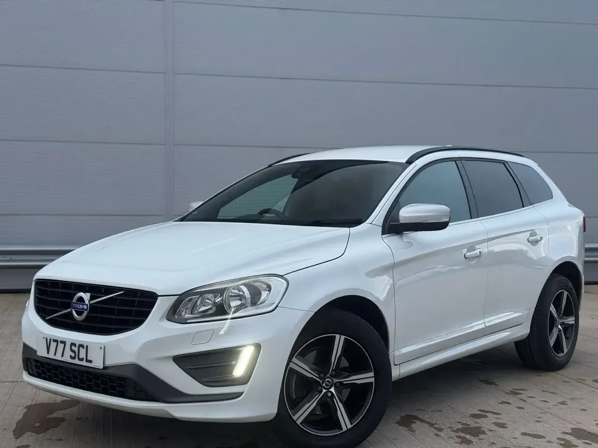Used Volvo XC60 R-Design 190 HP (139 kW) 2016 White SUV