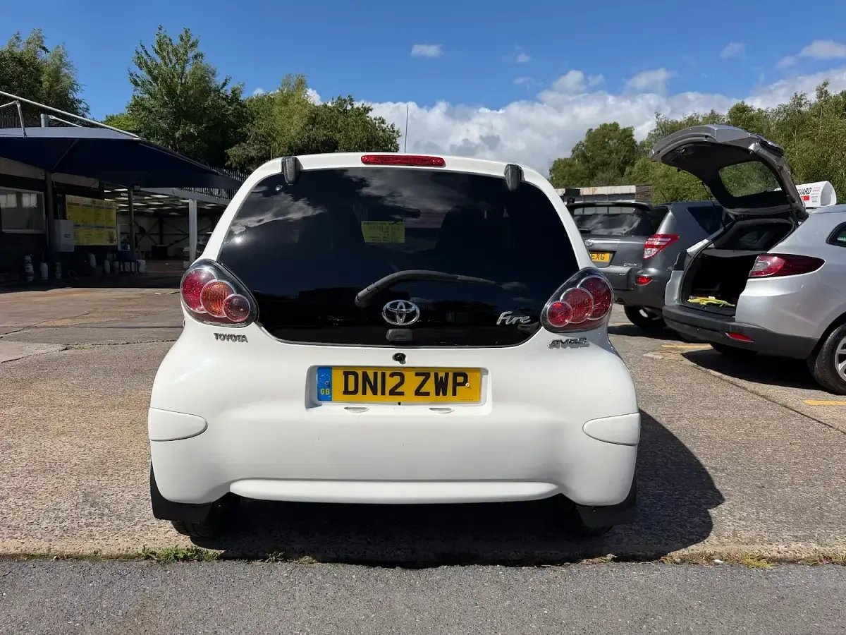 Used Toyota Aygo 68 HP (50 kW) 2012 White Hatchback