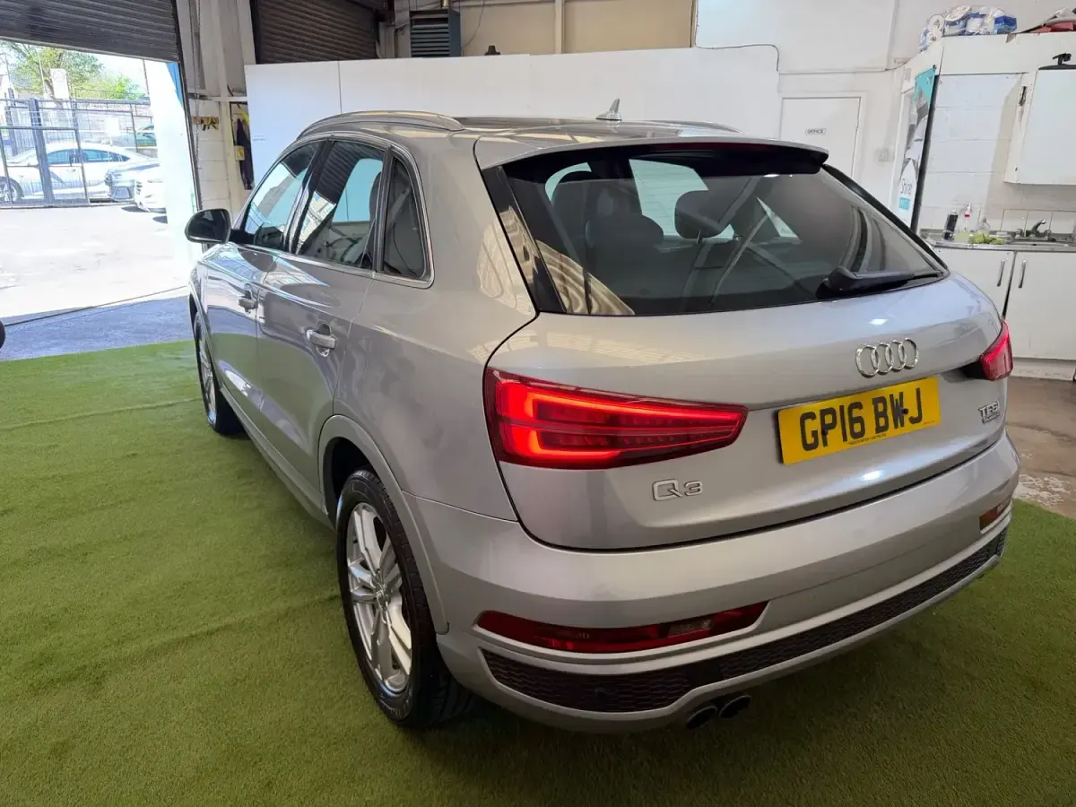 Begagnad Audi Q3 S-Line 180 HK (132 kW) 2016 Silver SUV