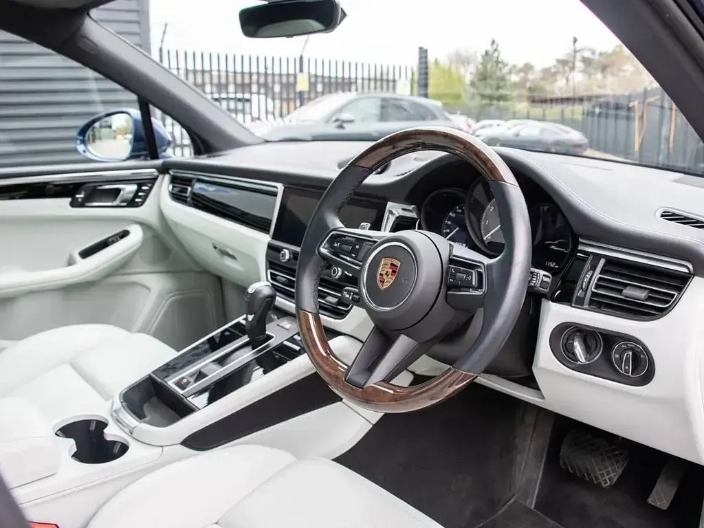Używany Porsche Macan S 374 KM (275 kW) 2023 Niebieski SUV