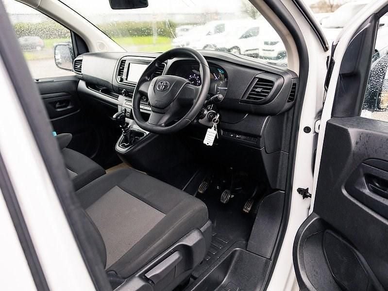 Used Toyota Proace 120 HP (88 kW) 2023 White MPV