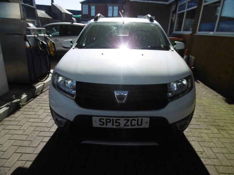 Used Dacia Sandero Ambiance 90 HP (66 kW) 2015 White Hatchback