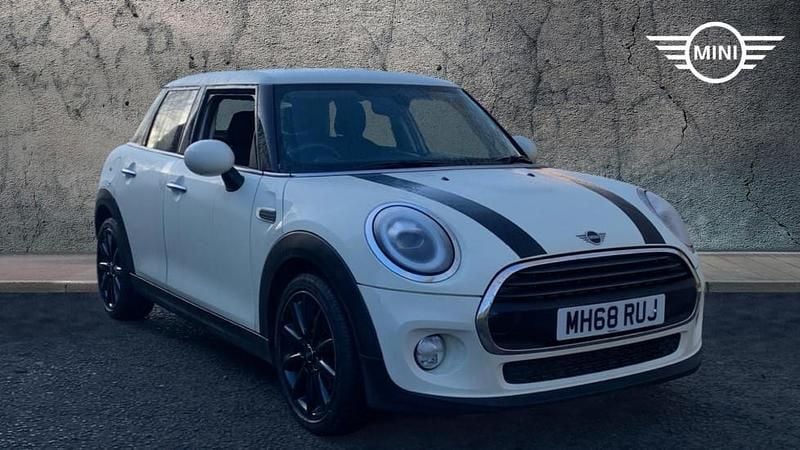 Used Mini Cooper Classic 134 HP (98 kW) 2019 White Hatchback