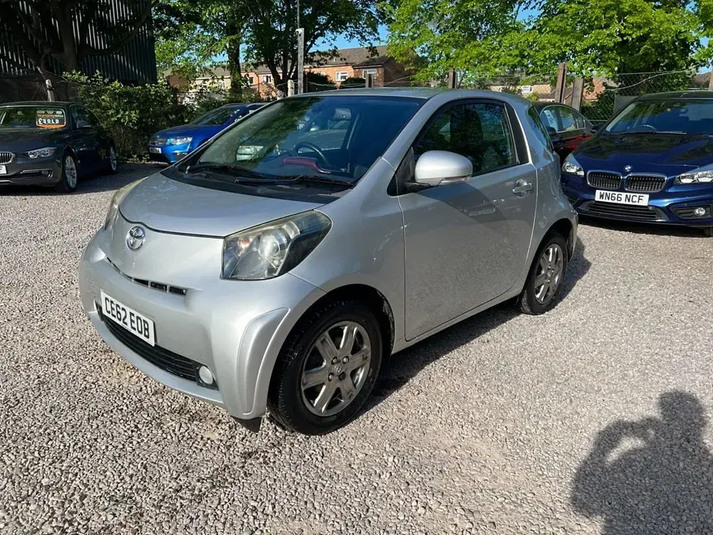 Used Toyota iQ 68 HP (50 kW) 2012 Silver Hatchback