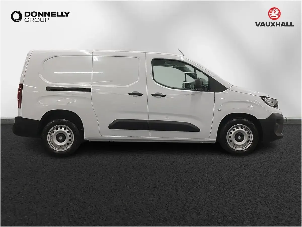 New Vauxhall Combo S 101 HP (74 kW) 2025 White MPV
