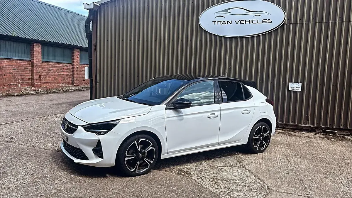 Used Vauxhall Corsa SRi 130 HP (95 kW) 2021 White Hatchback