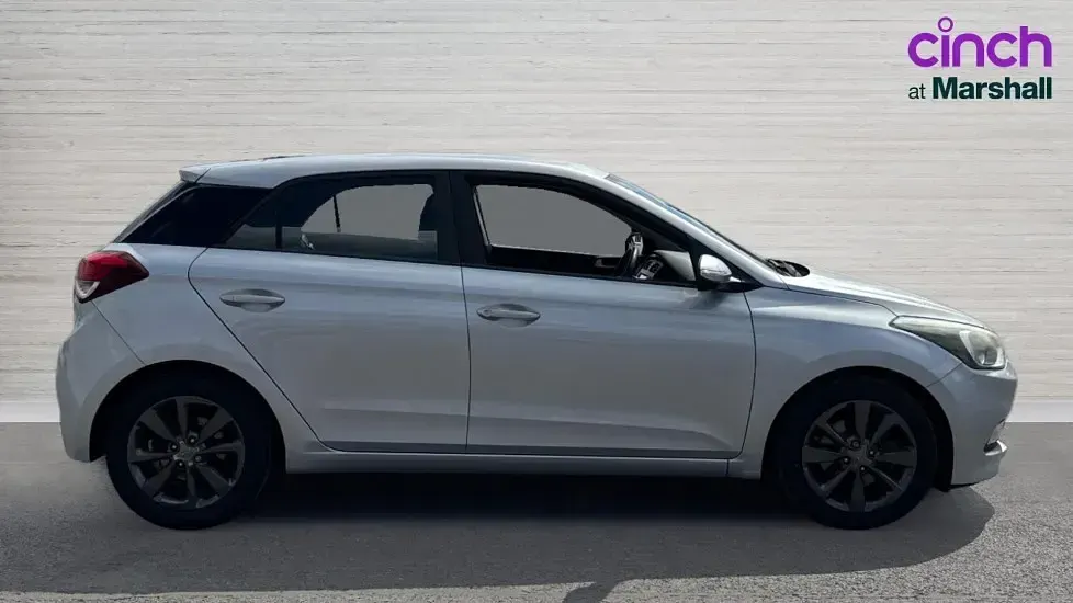 Used Hyundai i20 Edition 100 HP (73 kW) 2017 Silver Hatchback