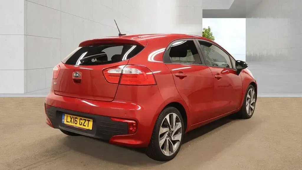 Used Kia Rio 109 HP (80 kW) 2016 Red Hatchback