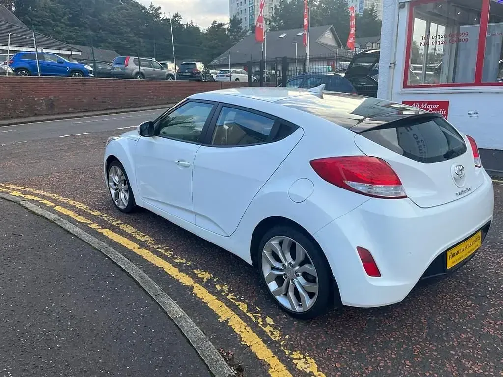 Used Hyundai Veloster 140 HP (102 kW) 2014 White Hatchback