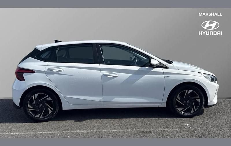 Used Hyundai i20 SE 100 HP (73 kW) 2023 White Hatchback