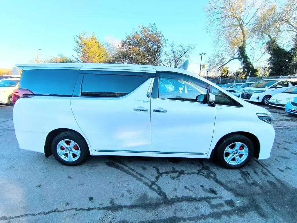 Used Toyota Alphard 190 HP (139 kW) 2025 MPV