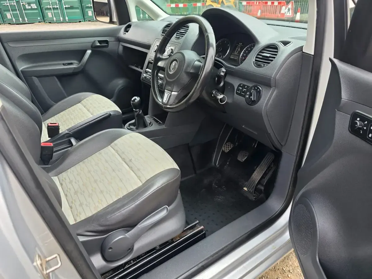 Used VW Caddy Highline 102 HP (75 kW) 2013 Silver MPV