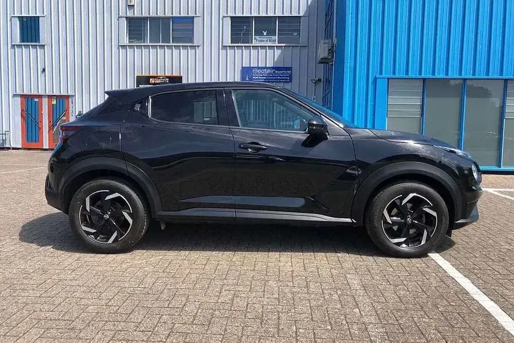 Used Nissan Juke N-Connecta 112 HP (82 kW) 2023 Black SUV
