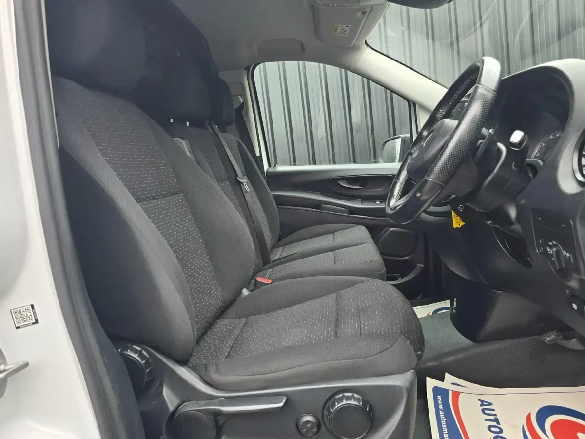 Begagnad Mercedes Vito Progressive 2022 Vit Van