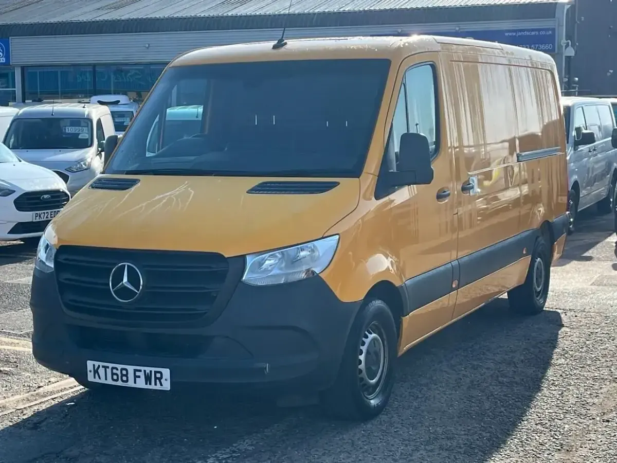 Usado Mercedes Sprinter 143 HP (105 kW) 2018 Amarelo Van