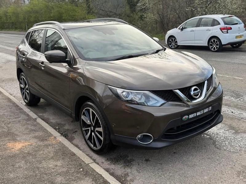 Used Nissan Qashqai Tekna 110 HP (80 kW) 2015 Beige SUV
