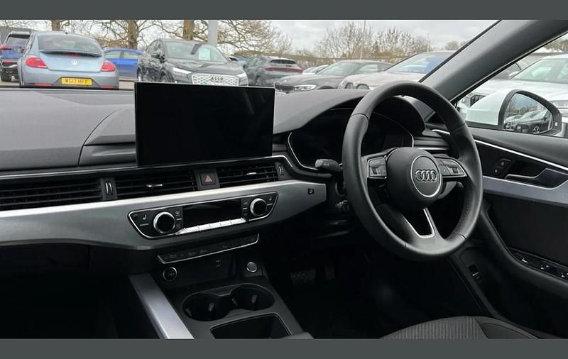 Used Audi A4 Comfort 150 HP (110 kW) 2023 White Sedan