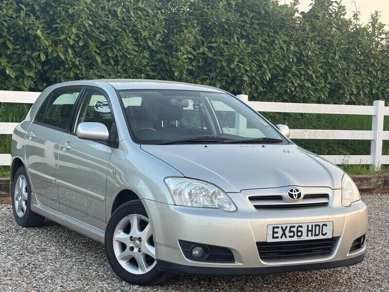 Silver Used 2006 Toyota Corolla Hatchback | £2,250 (Good price) - Image 1/4