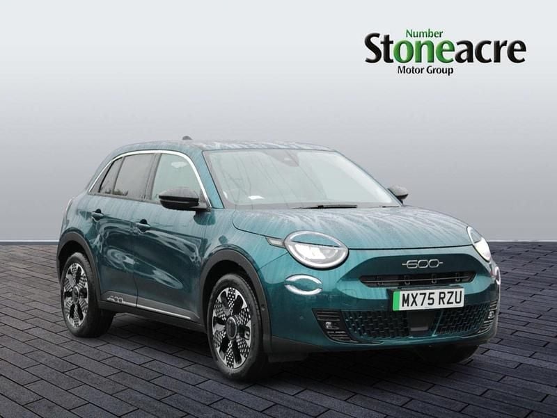 Green New 2025 Fiat 600E La Prima Hatchback | £23,995 (Fair price) - Image 1/2