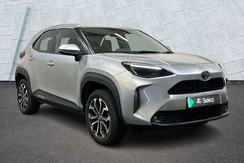 Silver Used 2022 Toyota Yaris Cross Design SUV | £17,900 (Super price) - Image 1/4