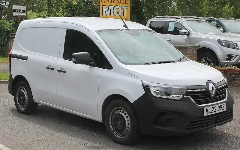 Used Renault Kangoo 95 HP (69 kW) 2023 White MPV