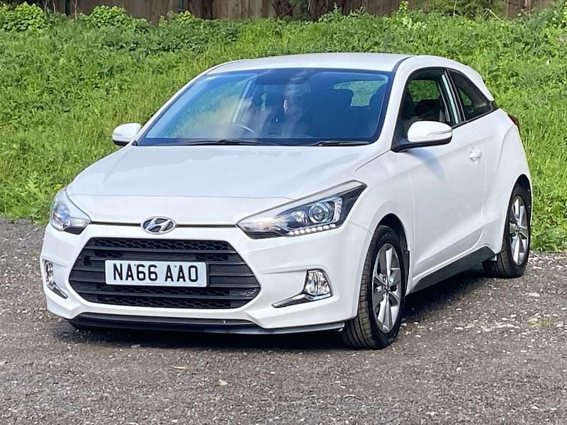 Used Hyundai i20 SE 84 HP (61 kW) 2016 White Coupe