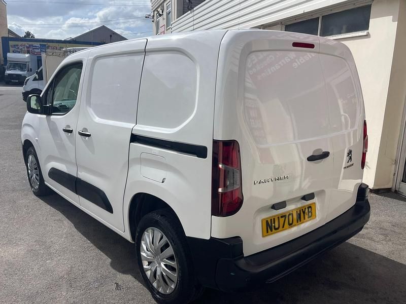 Used Peugeot Partner 131 HP (96 kW) 2020 White MPV
