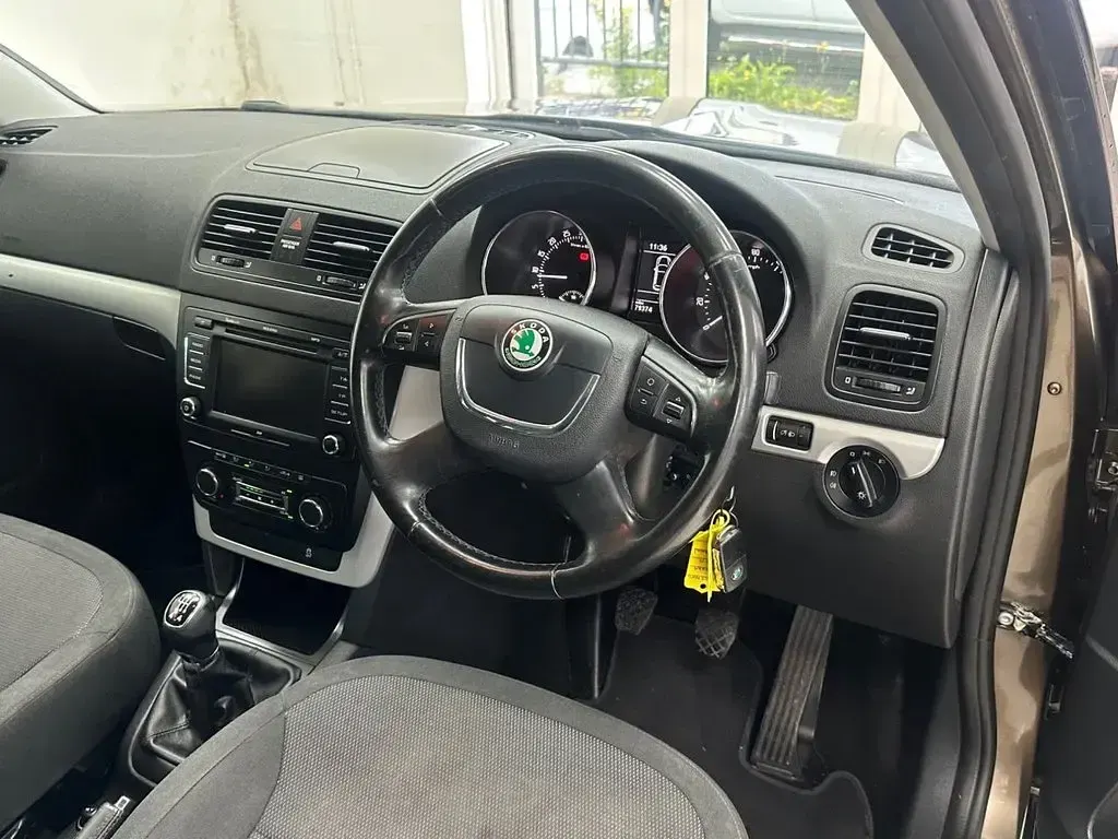 Used Skoda Yeti SE 140 HP (102 kW) 2018 Brown SUV