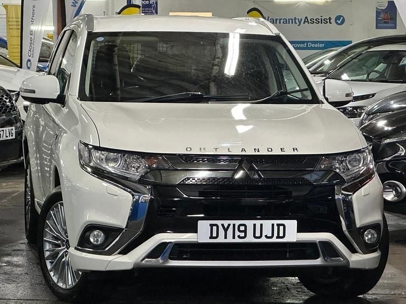 White Used 2019 Mitsubishi Outlander P-HEV | £9,995 (Super price) - Image 1/4