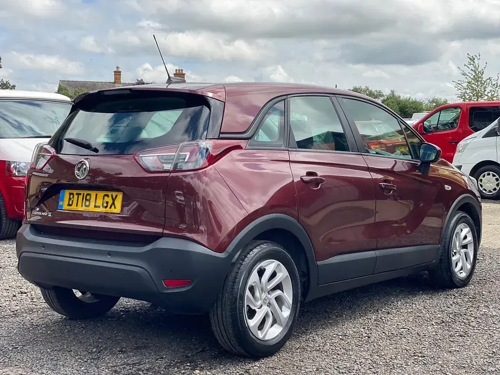 Used Vauxhall Crossland X 81 HP (59 kW) 2018 Red SUV
