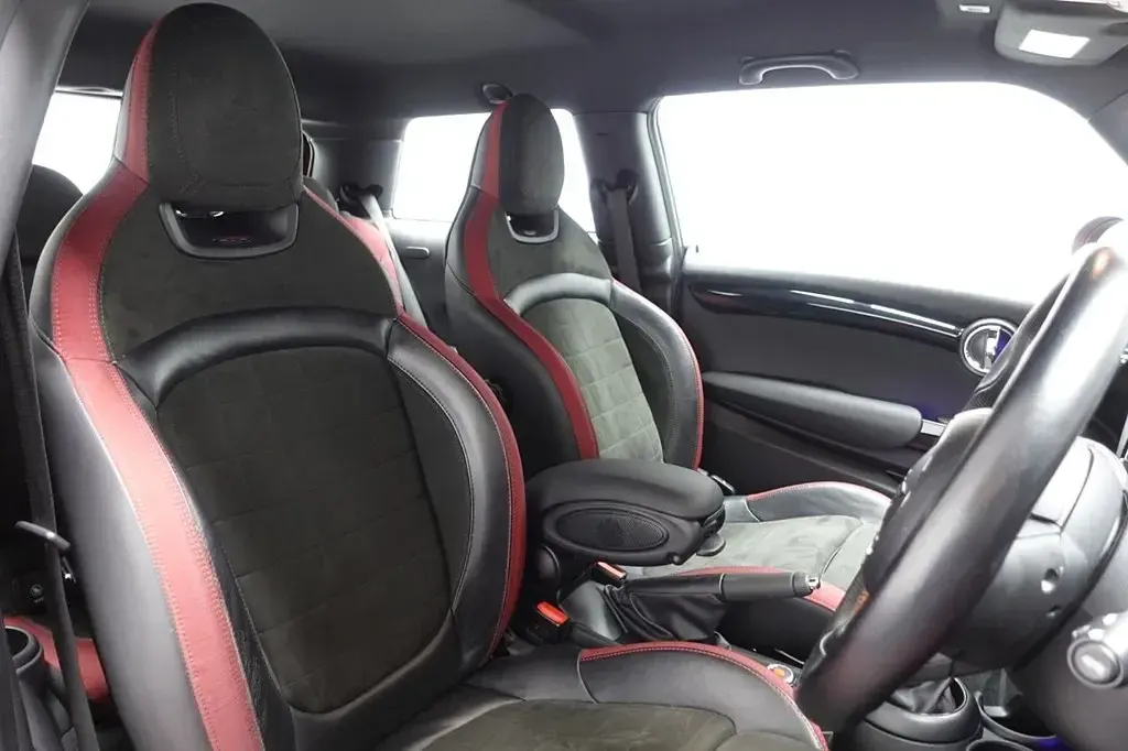 Used Mini Cooper S Hatch 192 HP (141 kW) 2019 Red Hatchback
