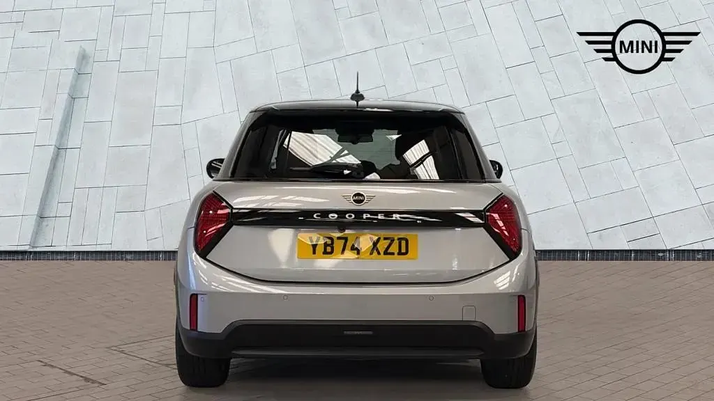 Used Mini Cooper Hatch 154 HP (113 kW) 2024 Silver Hatchback